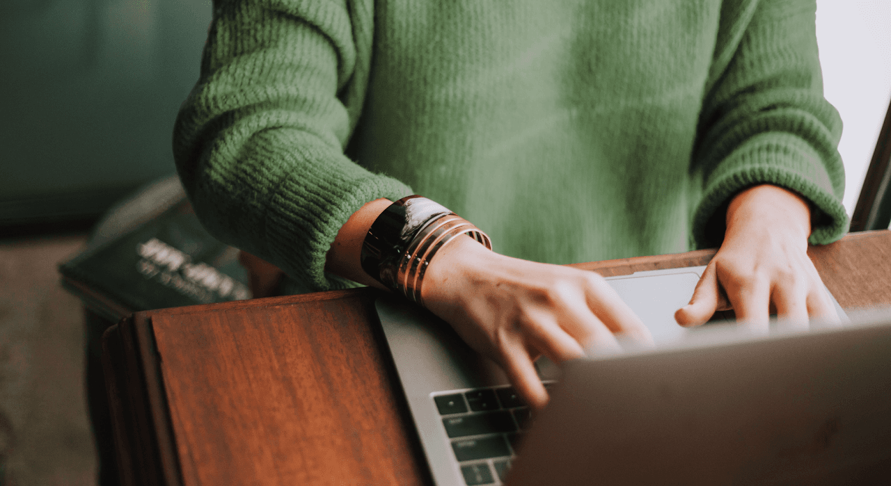 Working session at a desk